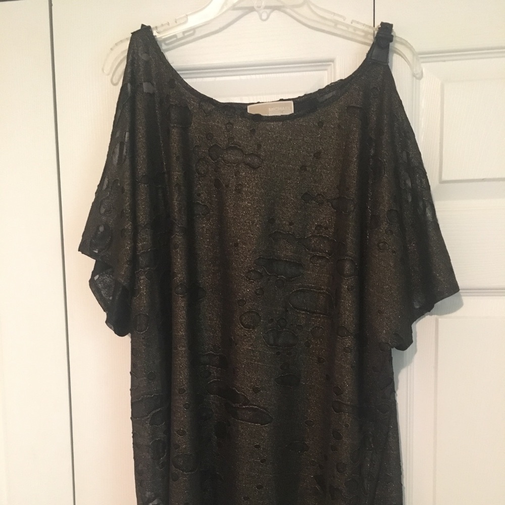 Cold shoulder tunic